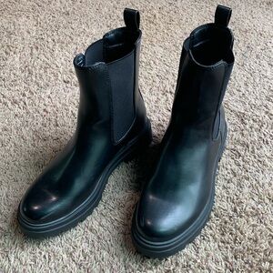 Black lug sole Chelsea boot